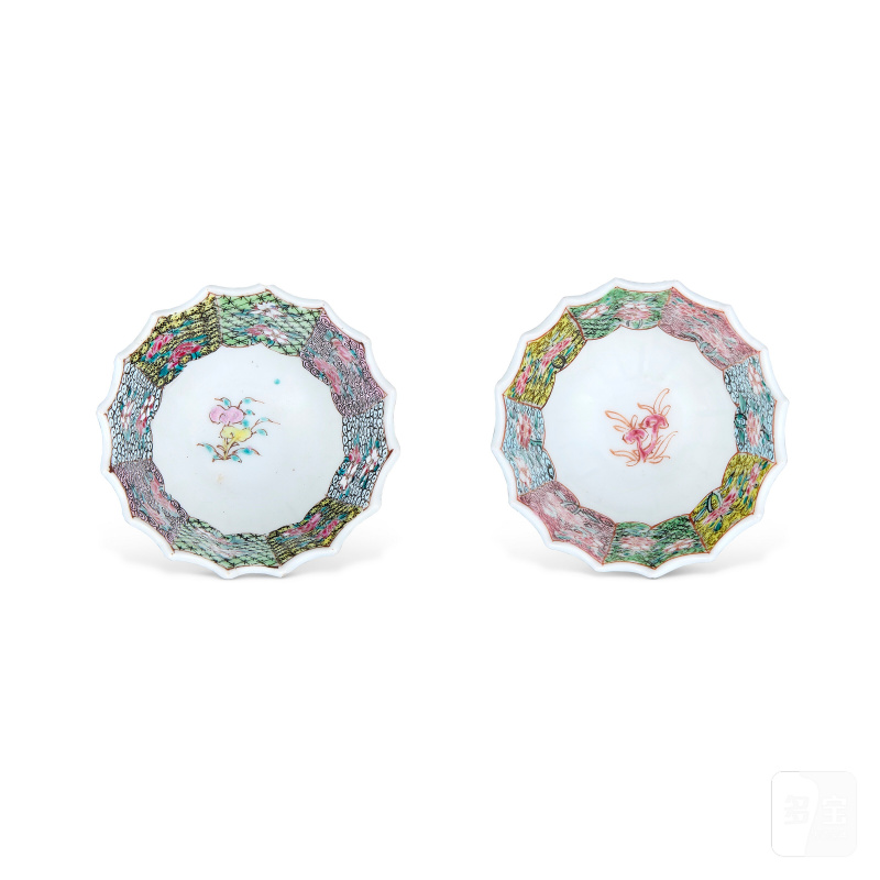 清乾隆 粉彩美人圖花口杯及碟 一對  CHINA, QING DYNASTY, QIANLONG PERIOD (1736-1795) - 图2